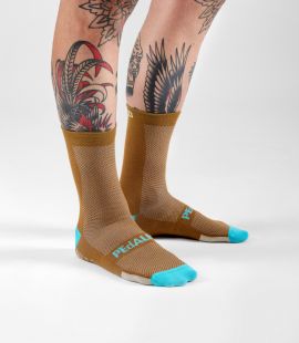 cycling socks brown element front shooting pedaled