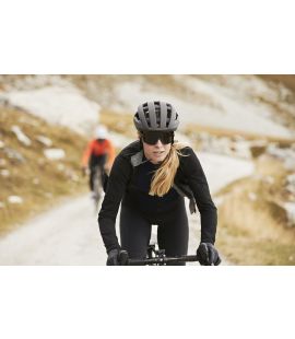pedaled cycling Jacket woman black mirai full zip in action
