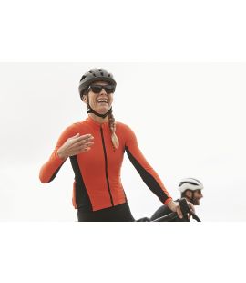 woman cycling jersey thermo long sleeve orange pedaled mirai detail front smile
