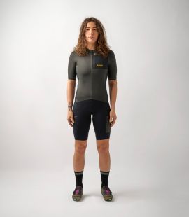 women cycling jersey grey odyssey total body front | PEdALED
