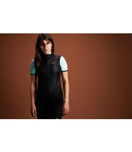 women packable cycling vest black vesper pedaled detail front