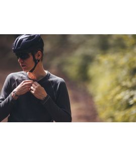 all road merino long sleeve jersey raven jary in action pedaled
