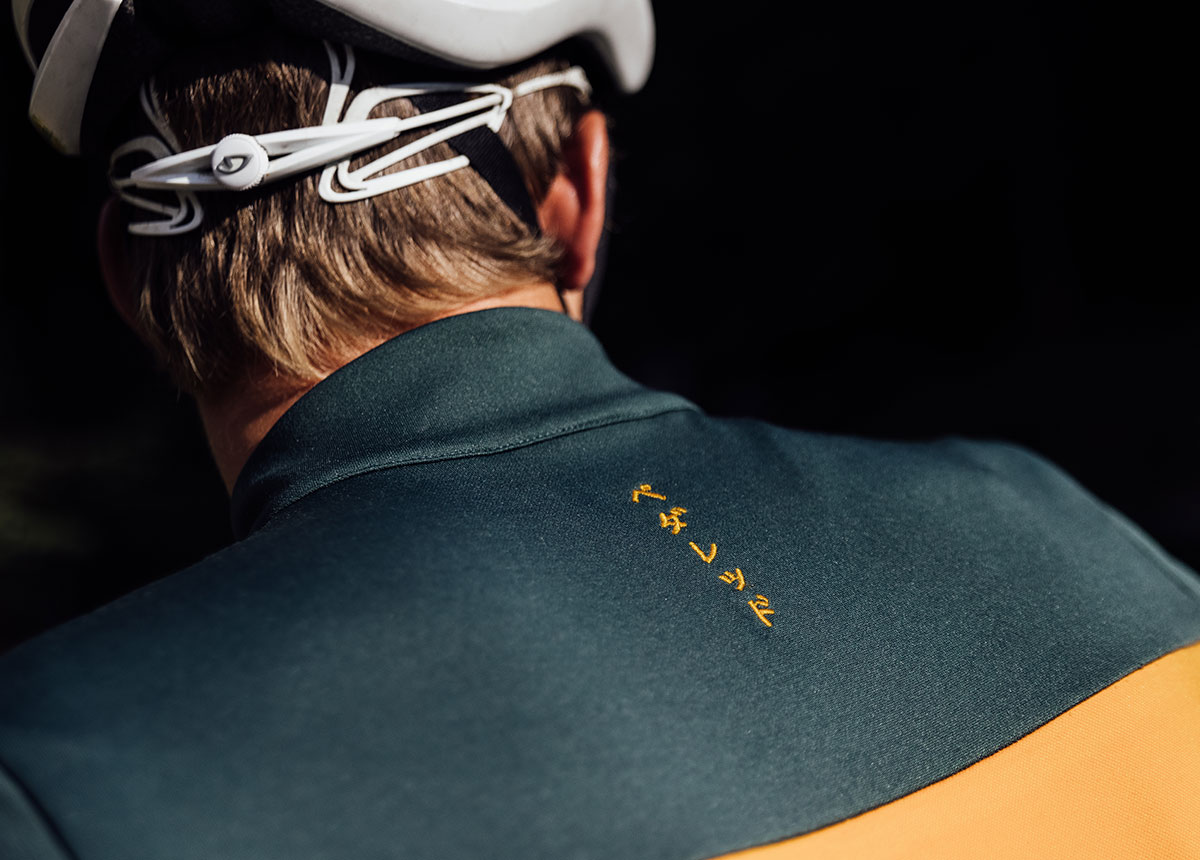 pedaled-essential-merino-long-sleeve-cycling-jersey-details